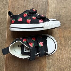 Toddler Converse Chuck Taylor strawberry